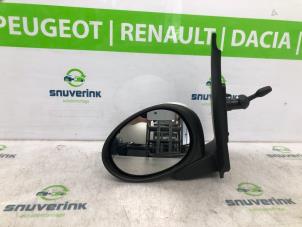 Usagé Rétroviseur gauche Peugeot 107 1.0 12V Prix € 30,00 Règlement à la marge proposé par Snuverink Autodemontage