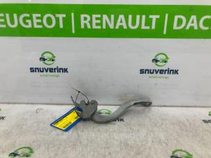 Usagé Charnière de capot Peugeot 107 1.0 12V Prix € 30,00 Règlement à la marge proposé par Snuverink Autodemontage