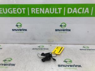 Used Cruise control switch Renault Megane II (BM/CM) 1.6 16V Price € 40,00 Margin scheme offered by Snuverink Autodemontage
