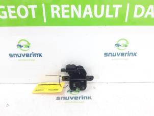 Używane Mechanizm zamka tylnej klapy Renault Clio V (RJAB) 1.0 TCe 90 12V Cena € 42,35 Z VAT oferowane przez Snuverink Autodemontage