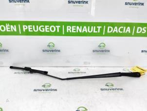 Used Front wiper arm Renault Clio V (RJAB) 1.0 TCe 90 12V Price € 36,30 Inclusive VAT offered by Snuverink Autodemontage