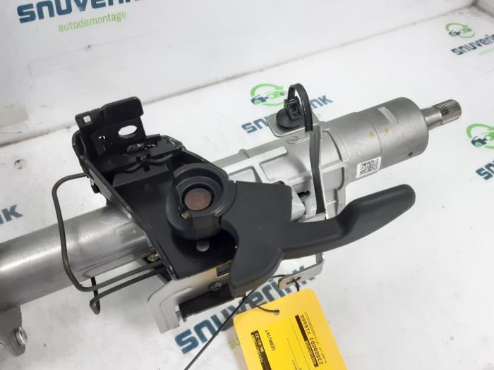 Steering column housing from a Renault Clio V (RJAB) 1.0 TCe 90 12V 2021