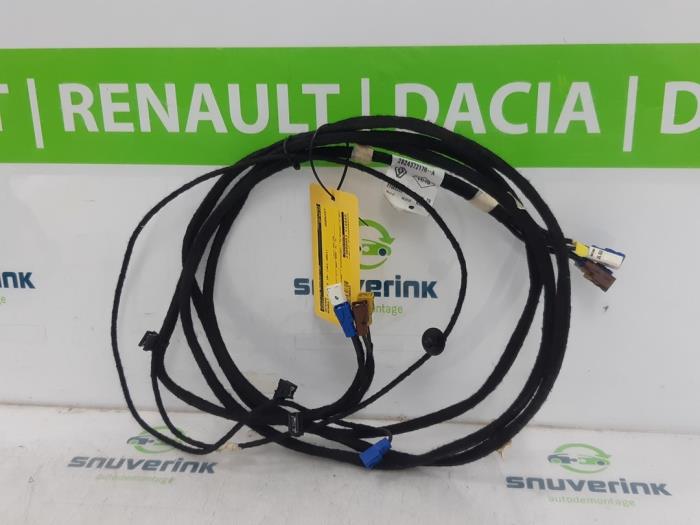 Antenna from a Renault Clio V (RJAB) 1.0 TCe 90 12V 2021