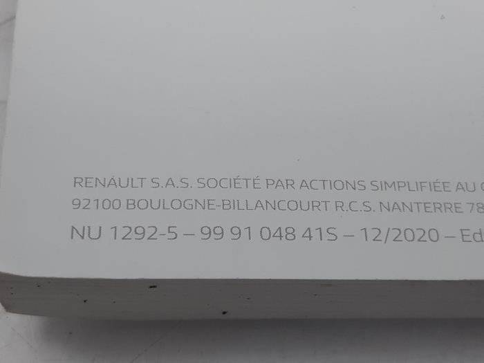 Instruction Booklet from a Renault Clio V (RJAB) 1.0 TCe 90 12V 2021