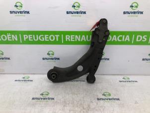 Used Front wishbone, right Citroen C4 Picasso (3D/3E) 1.2 12V PureTech 130 Price € 40,00 Margin scheme offered by Snuverink Autodemontage