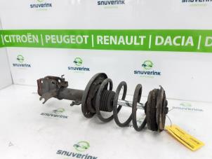Gebrauchte Stoßdämpferstrebe rechts vorne Renault Scénic III (JZ) 1.4 16V TCe 130 Preis € 25,00 Margenregelung angeboten von Snuverink Autodemontage