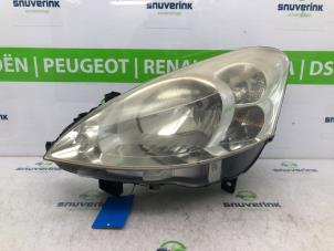Używane Reflektor lewy Peugeot Partner (GC/GF/GG/GJ/GK) 1.6 HDI 75 16V Cena € 108,90 Z VAT oferowane przez Snuverink Autodemontage