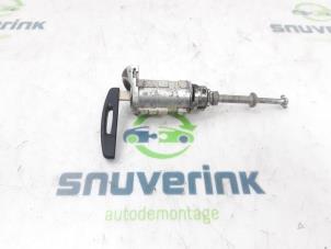 Used Door lock cylinder, left Renault Scénic III (JZ) 1.4 16V TCe 130 Price € 40,00 Margin scheme offered by Snuverink Autodemontage