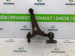 Usagé Bras de suspension avant droit Peugeot 807 2.0 16V Prix sur demande proposé par Snuverink Autodemontage