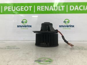 Usagé Moteur de ventilation chauffage Renault Twingo (C06) 1.2 Prix € 90,00 Règlement à la marge proposé par Snuverink Autodemontage