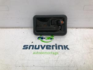 Używane Uchwyt drzwi prawych wersja 2-drzwiowa Renault Trafic I (TXX) 2.1 D Cena € 25,00 Procedura marży oferowane przez Snuverink Autodemontage