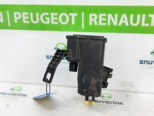 Usagé Filtre carbone Peugeot 3008 II (M4/MC/MJ/MR) 1.6 16V PureTech 180 Prix € 75,00 Règlement à la marge proposé par Snuverink Autodemontage