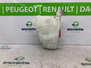 Usagé Réservoir lave-glace avant Citroen C3 (SX/SW) 1.2 Vti 12V PureTech Prix € 45,00 Règlement à la marge proposé par Snuverink Autodemontage