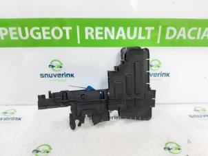Used Air funnel Peugeot 3008 II (M4/MC/MJ/MR) 1.6 16V PureTech 180 Price on request offered by Snuverink Autodemontage