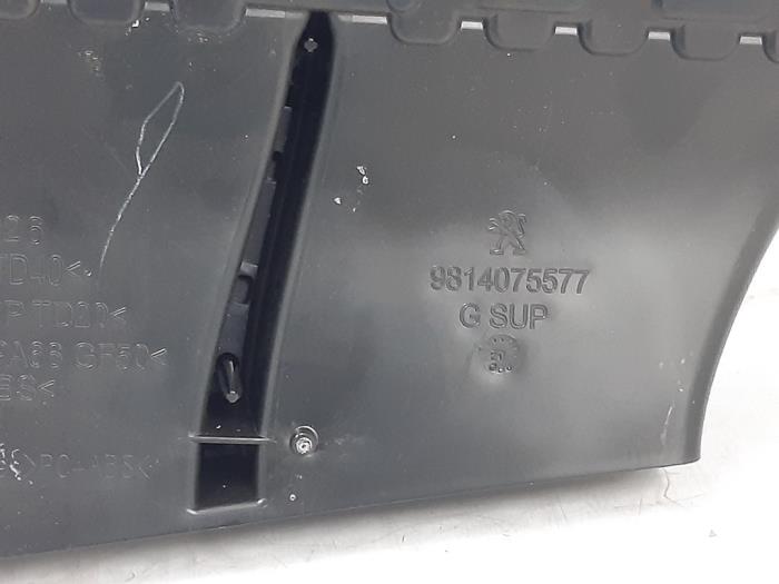 Dashboard vent from a Peugeot 3008 II (M4/MC/MJ/MR) 1.6 16V PureTech 180 2021