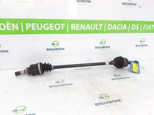 Usagé Arbre de transmission avant droit Peugeot 108 1.0 12V Prix € 75,00 Règlement à la marge proposé par Snuverink Autodemontage