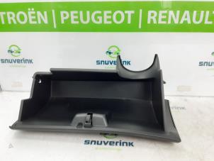 Begagnade Handskfack Peugeot 108 1.0 12V Pris € 42,33 Inklusive moms erbjuds av Snuverink Autodemontage