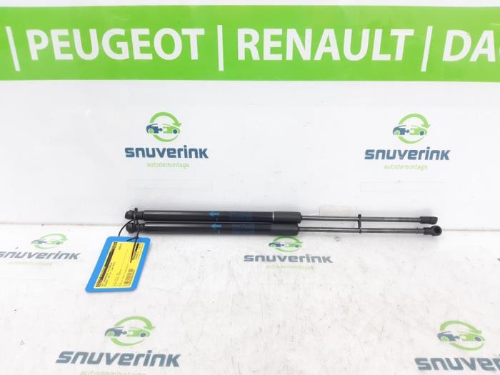 Set of tailgate gas struts from a Peugeot 108 1.0 12V 2014