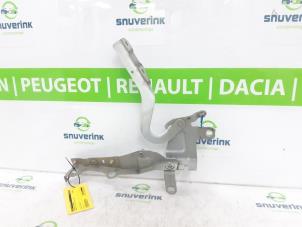 Used Bonnet Hinge Renault Clio IV (5R) 0.9 Energy TCE 90 12V Price € 40,00 Margin scheme offered by Snuverink Autodemontage