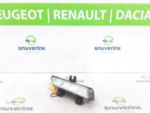 Used Daytime running light, right Renault Clio IV (5R) 0.9 Energy TCE 90 12V Price € 45,00 Margin scheme offered by Snuverink Autodemontage