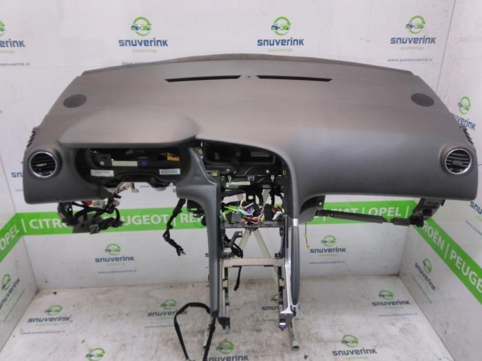 Usados Salpicadero Peugeot 3008 I (0U/HU) 1.6 16V THP 155 Precio € 97,73 Norma de margen ofrecido por Snuverink Autodemontage