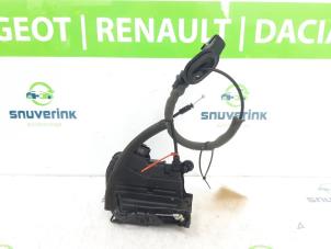 Used Front door lock mechanism 4-door, right Renault Clio IV (5R) 0.9 Energy TCE 90 12V Price € 30,00 Margin scheme offered by Snuverink Autodemontage