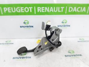 Używane Pedal hamulca Renault Clio IV (5R) 0.9 Energy TCE 90 12V Cena na żądanie oferowane przez Snuverink Autodemontage