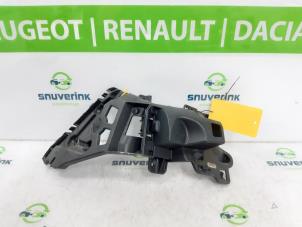 Używane Wspornik zderzaka lewy tyl Renault Clio IV (5R) 0.9 Energy TCE 90 12V Cena na żądanie oferowane przez Snuverink Autodemontage