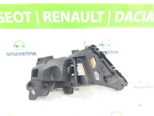 Używane Wspornik zderzaka prawy tyl Renault Clio IV (5R) 0.9 Energy TCE 90 12V Cena na żądanie oferowane przez Snuverink Autodemontage