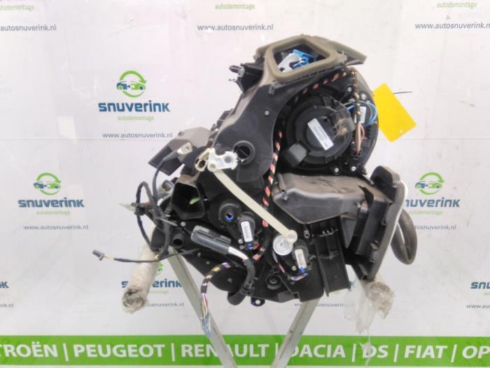Boîtier chauffage d'un Renault Megane IV Estate (RFBK) 1.5 Energy dCi 110 2016