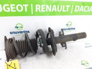 Gebrauchte Stoßdämpferstrebe rechts vorne Renault Megane IV Estate (RFBK) 1.5 Energy dCi 110 Preis € 90,00 Margenregelung angeboten von Snuverink Autodemontage