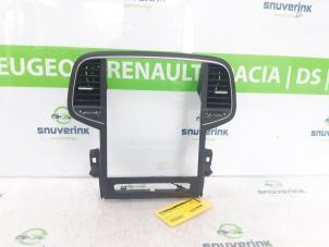 Gebrauchte Luftgitter Armaturenbrett Renault Megane IV Estate (RFBK) 1.5 Energy dCi 110 Preis € 90,00 Margenregelung angeboten von Snuverink Autodemontage