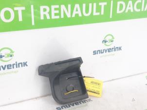 Usados Soporte de parachoques izquierda detrás Renault Megane IV Estate (RFBK) 1.5 Energy dCi 110 Precio de solicitud ofrecido por Snuverink Autodemontage