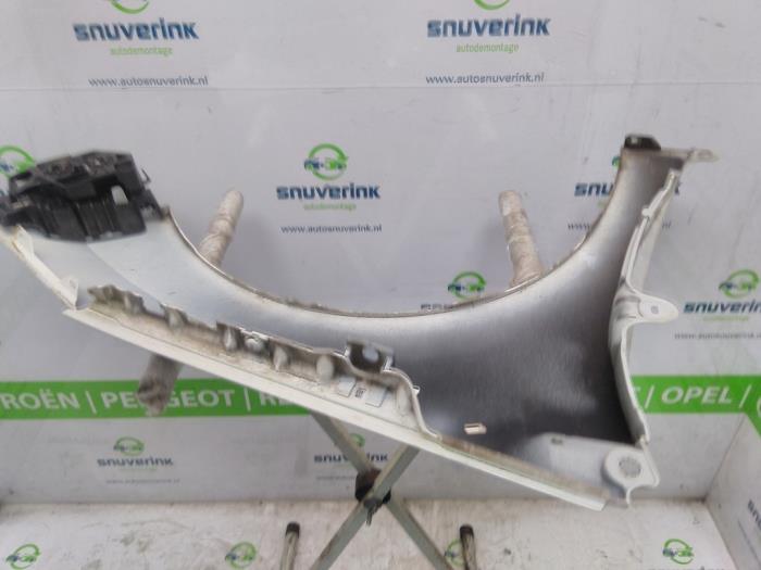 Front wing, left from a Peugeot 308 (4A/C) 1.4 VTI 16V 2010