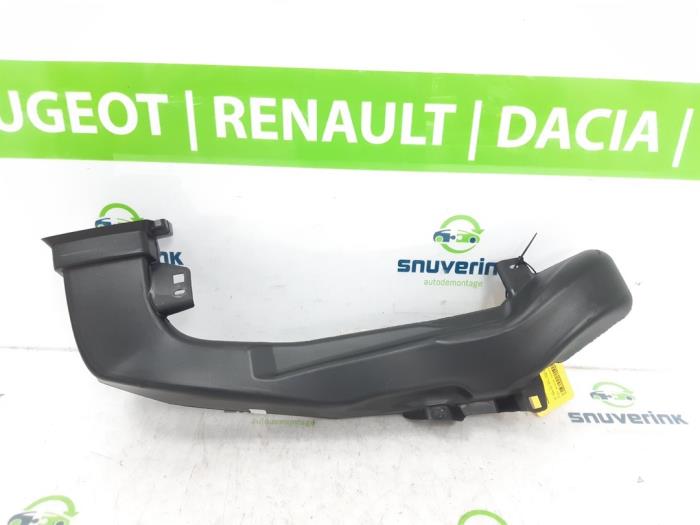 Air funnel from a Renault Megane IV Estate (RFBK) 1.5 Energy dCi 110 2016