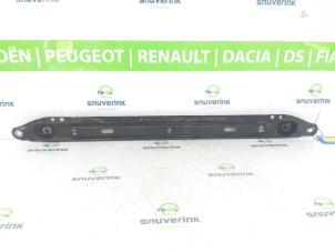 Usagé Barre radiateur Peugeot 3008 I (0U/HU) 1.6 16V THP 155 Prix € 40,00 Règlement à la marge proposé par Snuverink Autodemontage