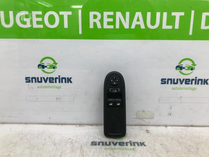 Usados Interruptor combinado de ventanillas Peugeot 308 (4A/C) 1.4 VTI 16V Precio € 35,99 Norma de margen ofrecido por Snuverink Autodemontage