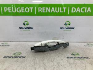Usagé Poignée portière 2portes droite Peugeot 308 (4A/C) 1.4 VTI 16V Prix € 25,00 Règlement à la marge proposé par Snuverink Autodemontage