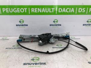 Used Window mechanism 2-door, front right Peugeot 308 (4A/C) 1.4 VTI 16V Price € 100,00 Margin scheme offered by Snuverink Autodemontage