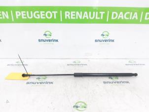 Used Set of bonnet gas struts Dacia Duster (HS) 1.2 TCE 16V Price on request offered by Snuverink Autodemontage