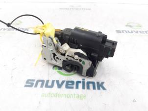 Used Rear door lock mechanism 4-door, left Dacia Duster (HS) 1.2 TCE 16V Price on request offered by Snuverink Autodemontage