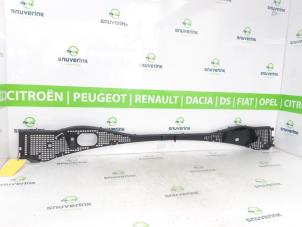 Używane Parawan Dacia Duster (HS) 1.2 TCE 16V Cena € 40,00 Procedura marży oferowane przez Snuverink Autodemontage