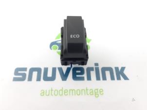 Usagé Commutateur Dacia Duster (HS) 1.2 TCE 16V Prix € 14,99 Règlement à la marge proposé par Snuverink Autodemontage