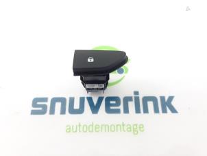 Used Central locking switch Dacia Duster (HS) 1.2 TCE 16V Price on request offered by Snuverink Autodemontage