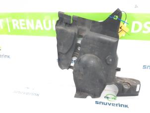 Used Wheel arch liner Dacia Duster (HS) 1.2 TCE 16V Price € 25,00 Margin scheme offered by Snuverink Autodemontage