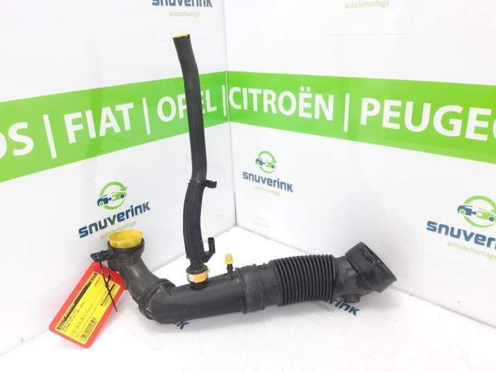 Air intake hose from a Citroën C4 Berline (NC) 1.2 12V PureTech 130 2018