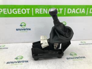 Used Gear-change mechanism Peugeot 307 SW (3H) 2.0 16V Price € 40,00 Margin scheme offered by Snuverink Autodemontage