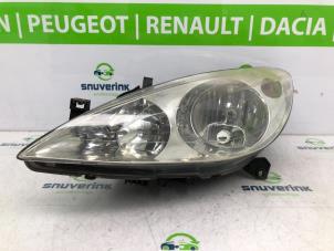 Used Headlight, left Peugeot 307 SW (3H) 2.0 16V Price € 60,00 Margin scheme offered by Snuverink Autodemontage