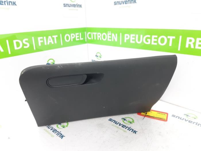 Glovebox from a Citroën C4 Berline (NC) 1.2 12V PureTech 130 2018