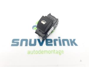 Używane Przelacznik elektrycznej szyby Citroen C4 Berline (NC) 1.2 12V PureTech 130 Cena na żądanie oferowane przez Snuverink Autodemontage